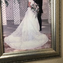 WEDDING DRESS: EXCELLENT CONDITION!