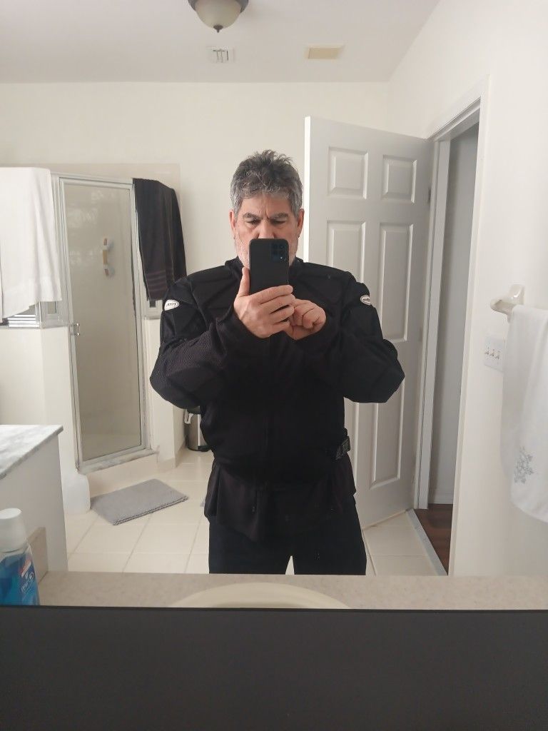 Motorcycle Racing Jacket, Ventilated, Lot of Pockets, with Arms, Front and Rear Protection Pads