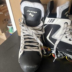 Roller hockey shoes. Size 6