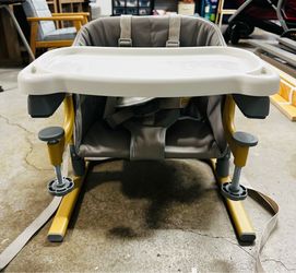 •Portable Booster Chair•