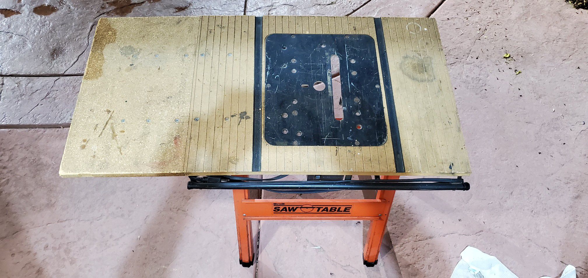 ROUTER SAW TABLE WITH SHUT OFF BAR
