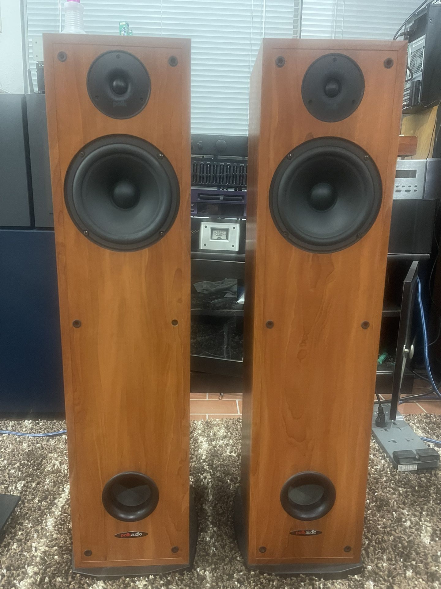 Pair Of Polk Audio R30 Floor Speakers 