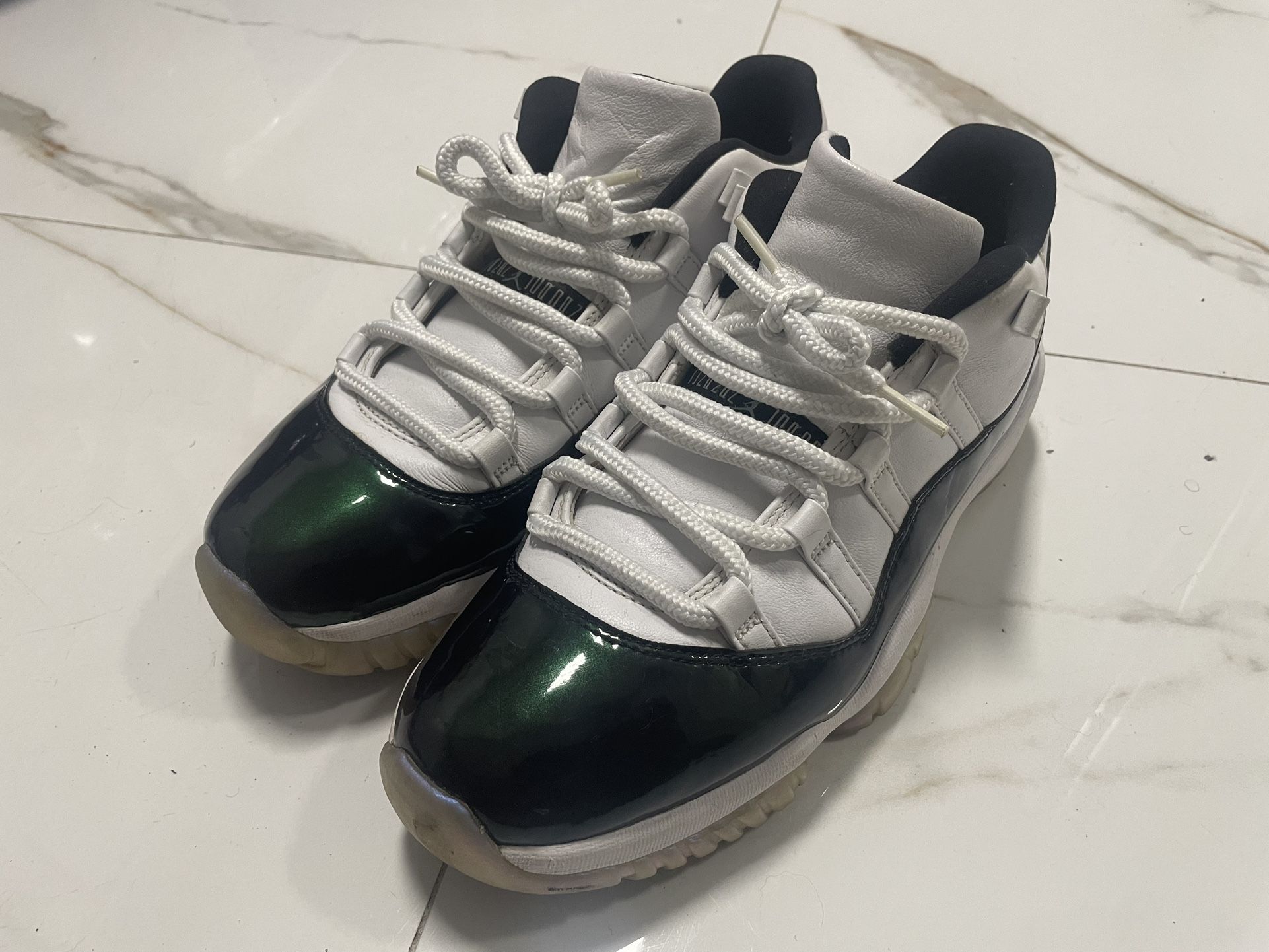 Jordan 11 Emerald Lowtop SIZE 10