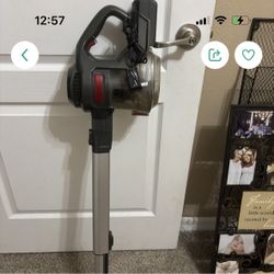 Cordless vacuum