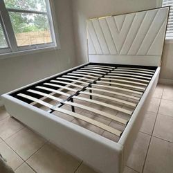 New Queen Size Bed Frame With Edges Golden 💥 