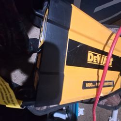 Dewalt 1000Watt Power  INVERTER 