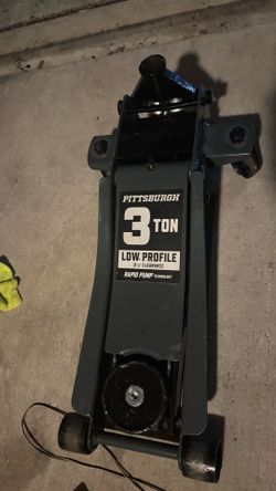Pittsburgh 3 Ton Low-Profile Floor Jack