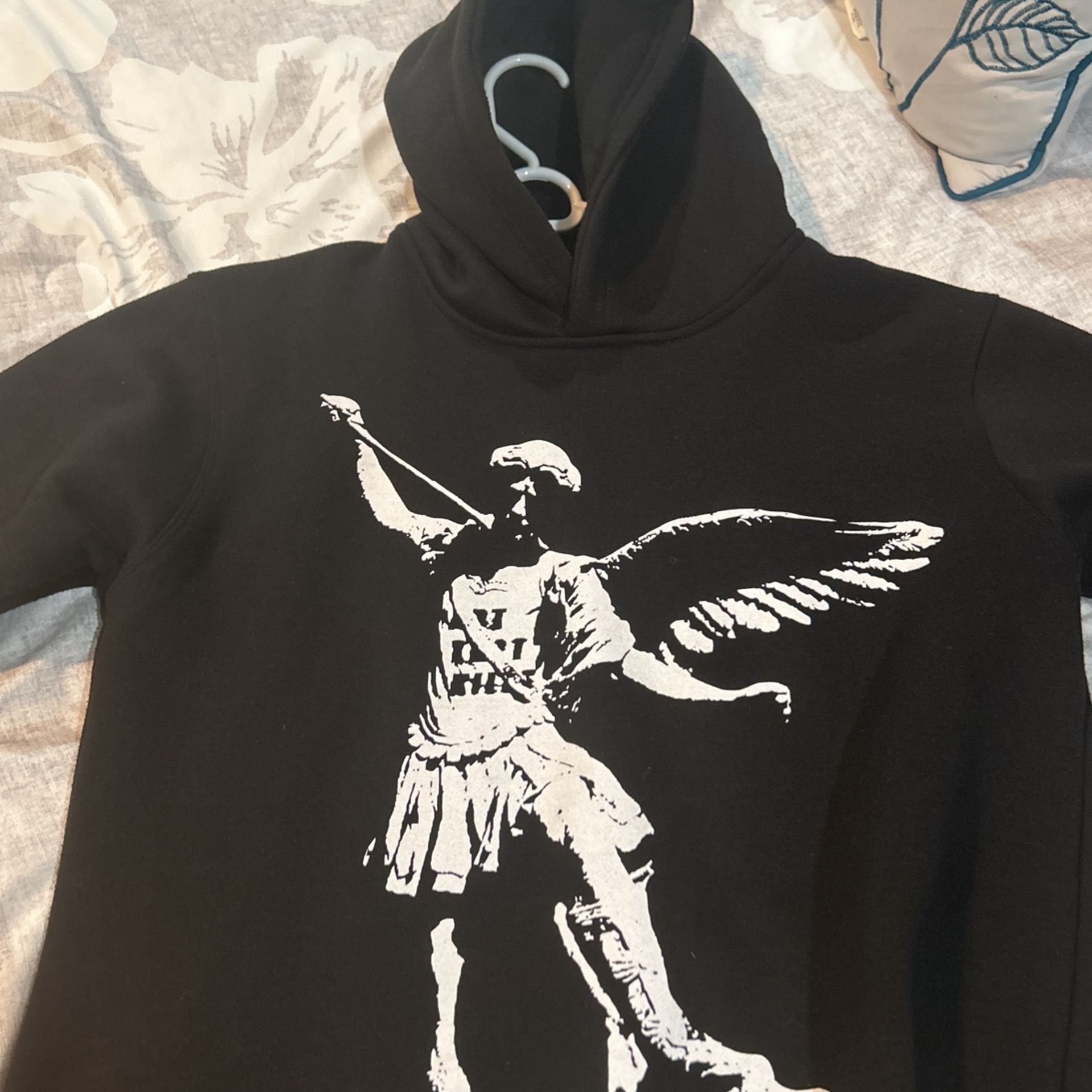 YNI WORLD HOODIE