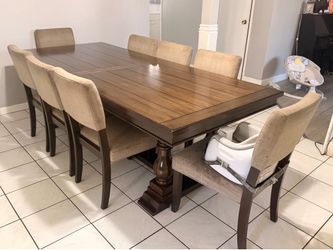 Thomasville Callan 9 piece Dining set
