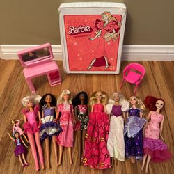 Vintage Barbie Case, Furniture, & Barbie Dolls Toy Lot