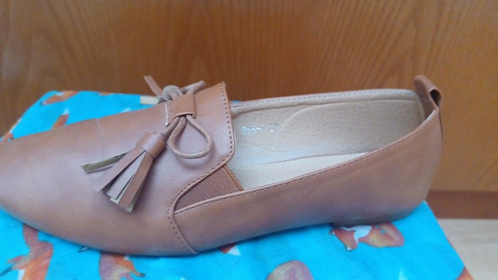 Shoes - Flats