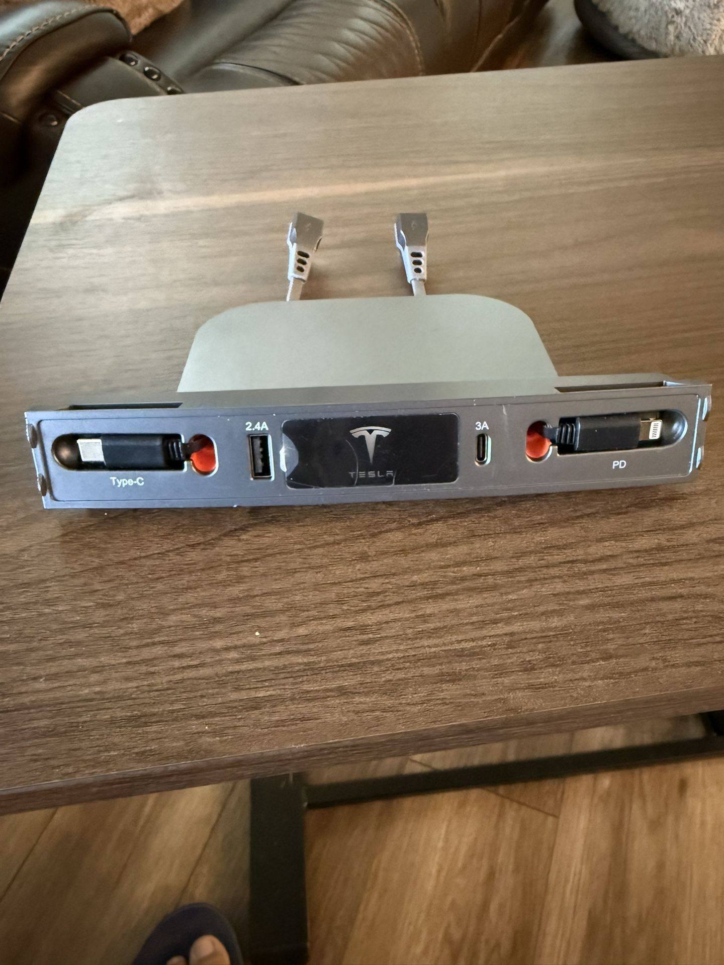 Tesla USB Hub