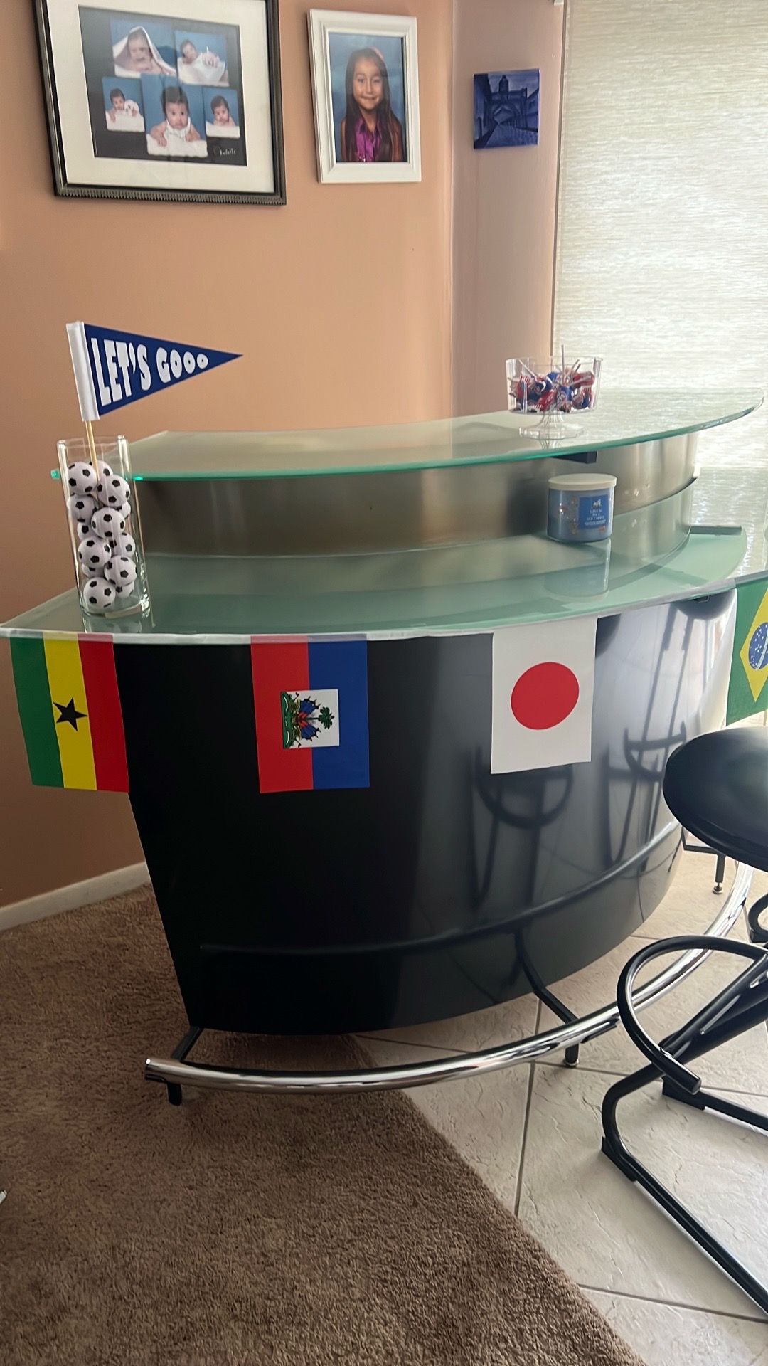 Bar with 4 stools