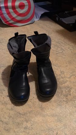 Women’s like new JBU zip up boot so 7