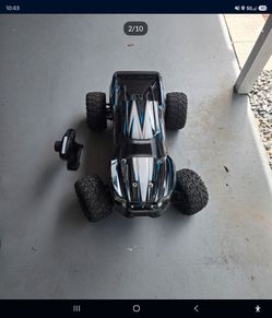 Great condition  Traxxas Max  ( Battery not included)(Charger not included)