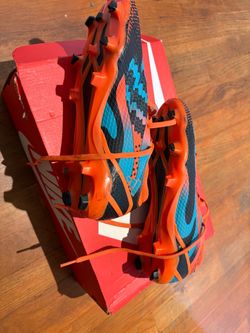 Soccer shoes- kids size 7
