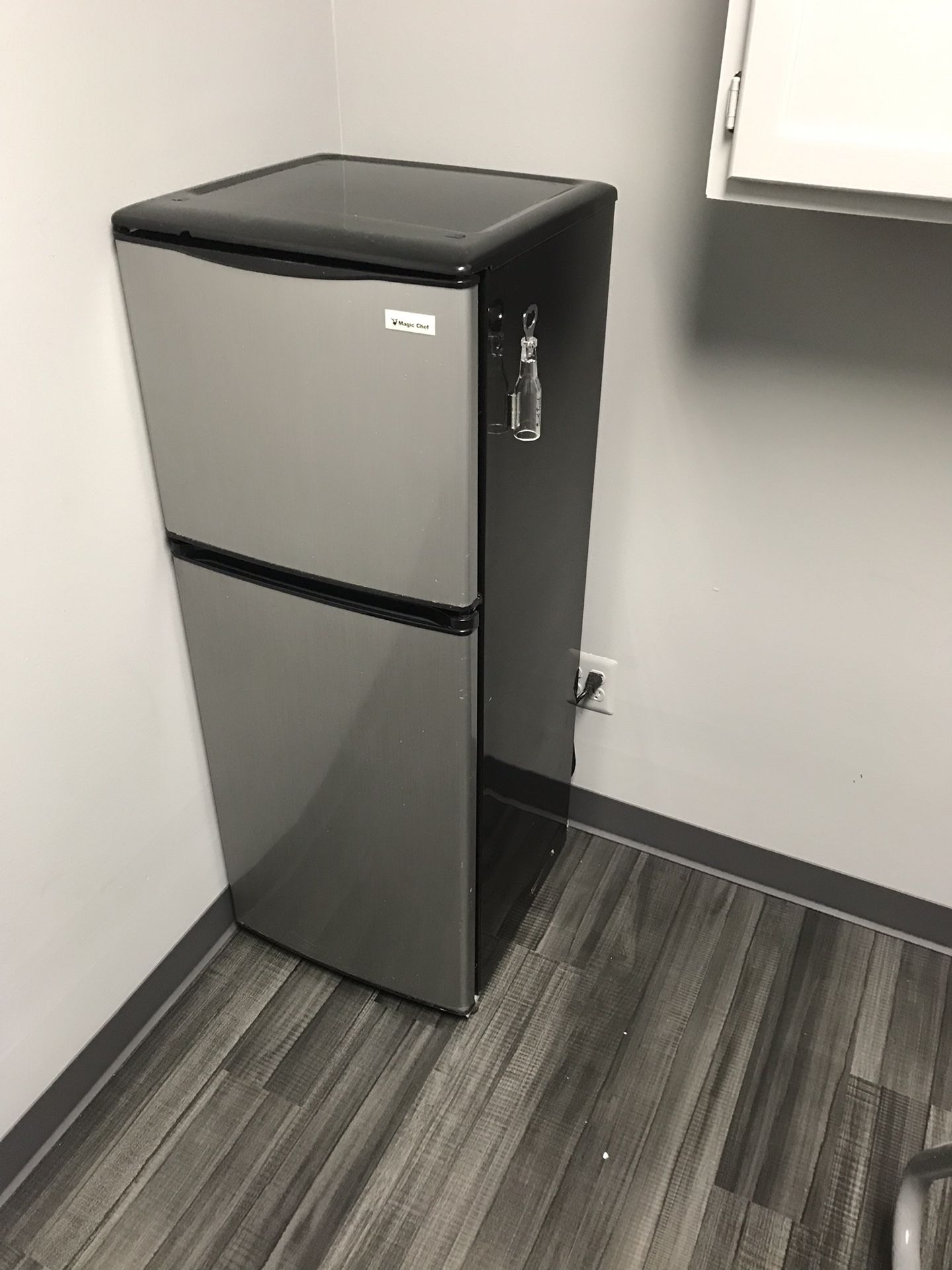Refrigerator midsize mini fridge and freezer