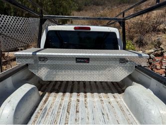 Truck tool box
