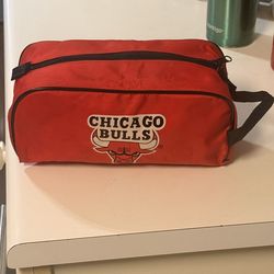 NBA CHICAGO BULLS RED SHAVING KIT OR COSMETIC BAG IDEAL FOR TRAVEL OR HOME STORAGE