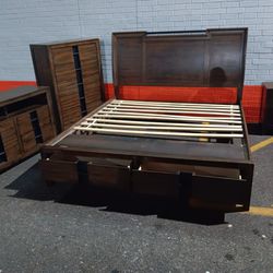 Solid King Sz Bedroom Set With Base Good Condition 
