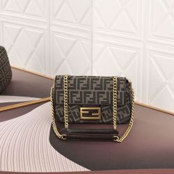 Fendi Chainstrap Crossbody Bag