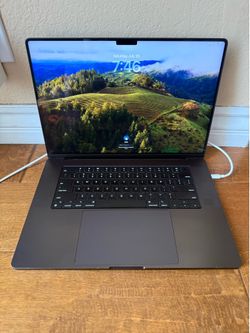 MacBook Pro 2023 16”  M3 32G 1TB , Water Damaged , for Parts only