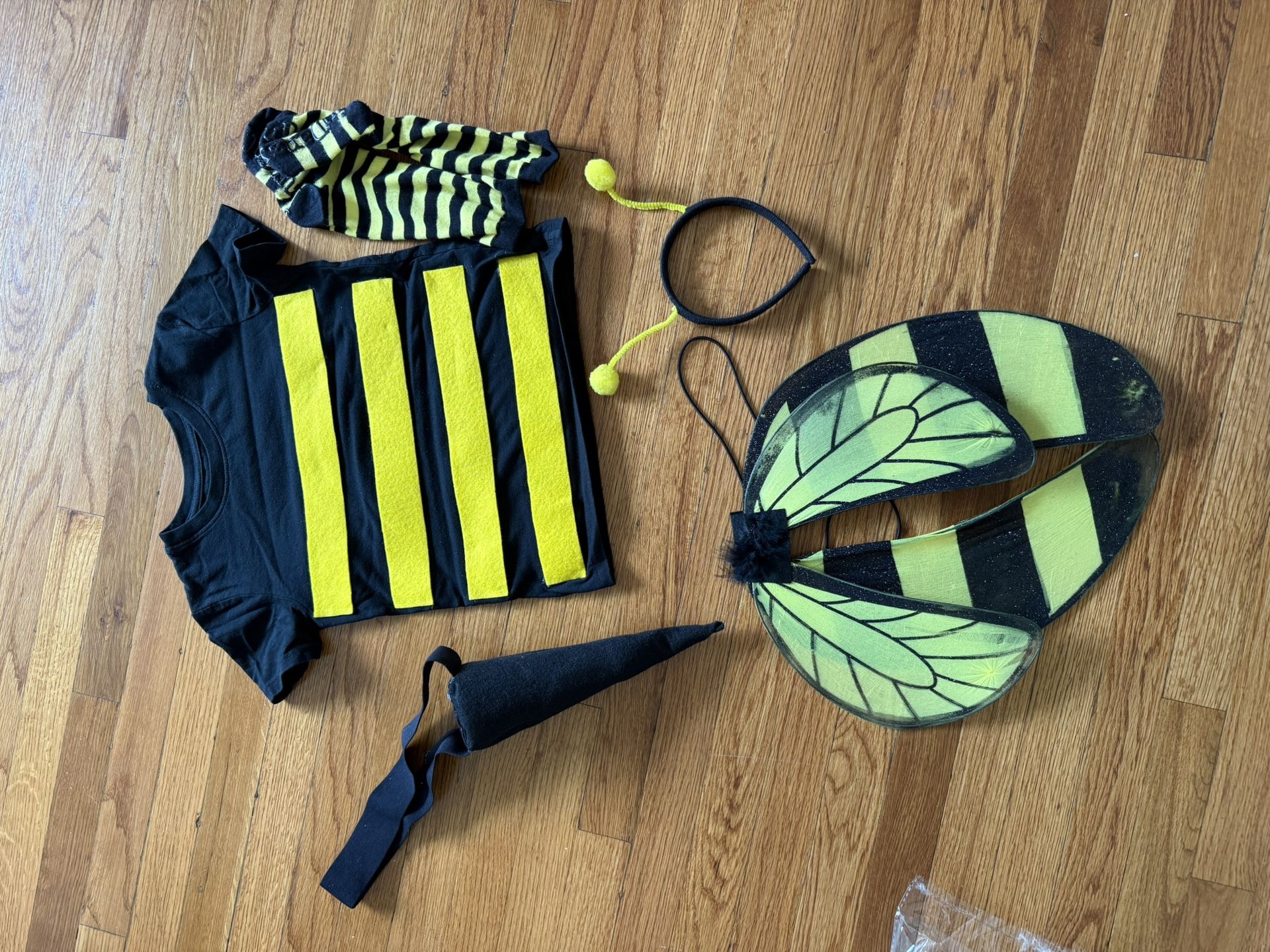 Child’s Bee Costume, Shirt 5T Halloween 