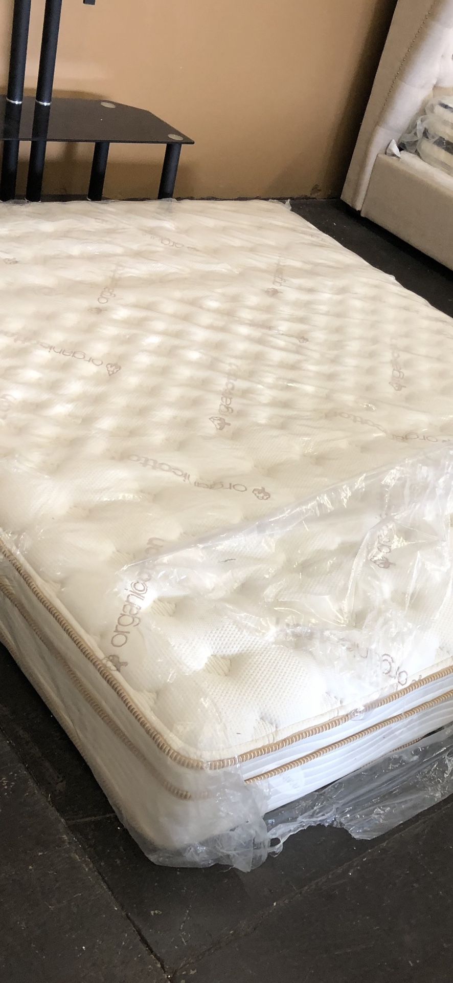 Saatva Ultra Plush Hybrid Mattress