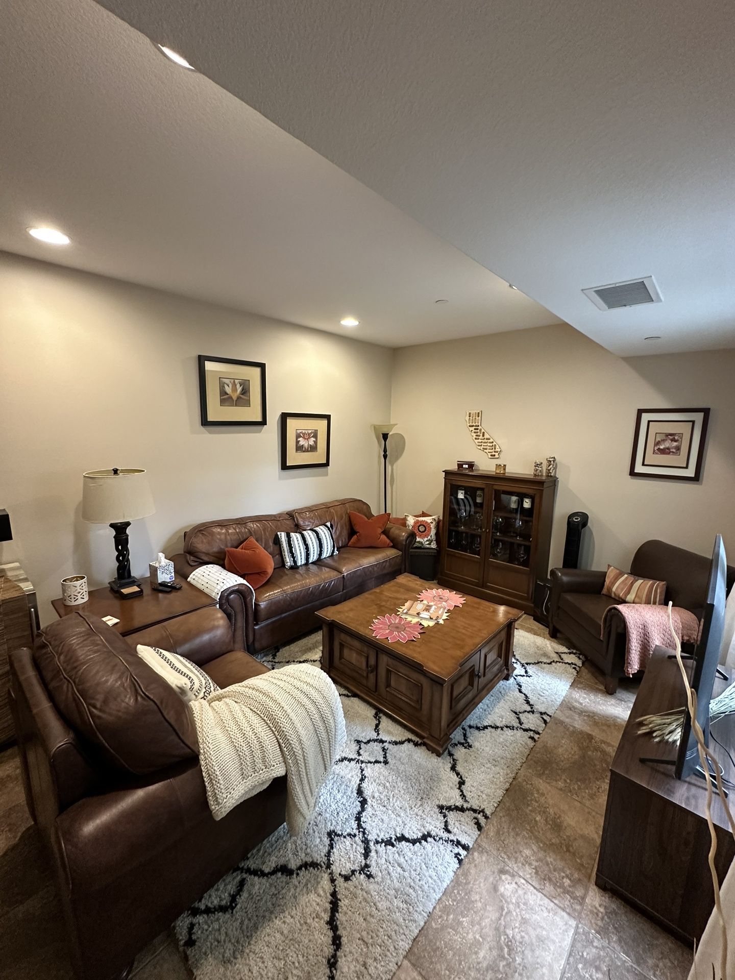 Furniture Set/end table/coffee table