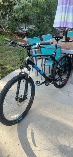 Xl frame mtb.  GT Aggressor Pro 27.5” tires.  22” frame