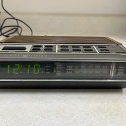 Vintage GE General Electric AM/FM Digital Alarm Clock Radio 