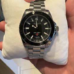 Gucci Men’s Dive Watch • Swiss Quartz • 40mm • New In Box