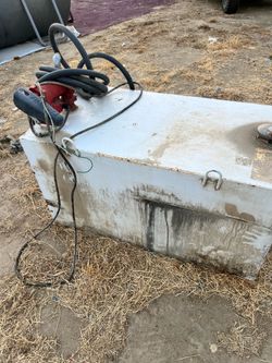 Fuel tank and pump