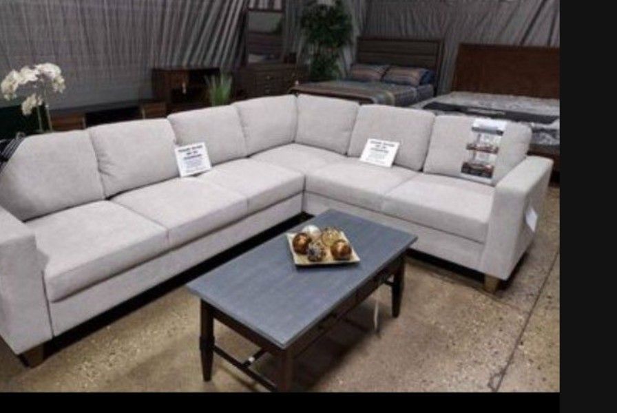 Thomasville Convertible Sleeper Sectional(NEW)