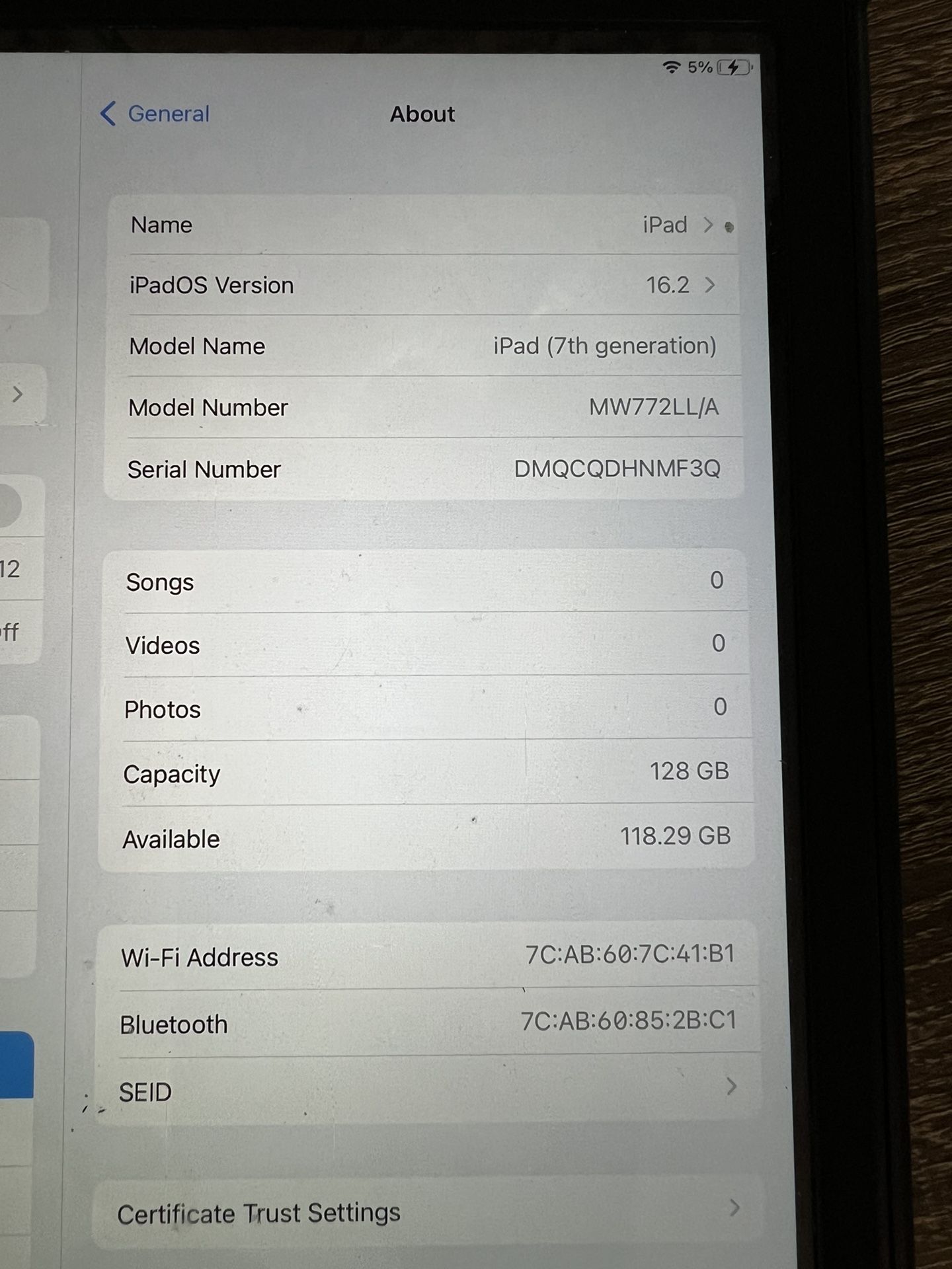 Unlocked 128 Gig 7th Generation iPad 2019 With Drop Proof Case 