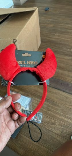 Devil horns for a pet