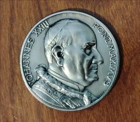Vintage Pope John XXIII Vatican Commemorative Medal Medallion
