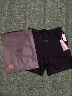 Black essential shorts