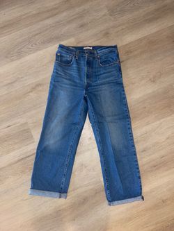 Levi female jeans size 30 ribcage straight ankle