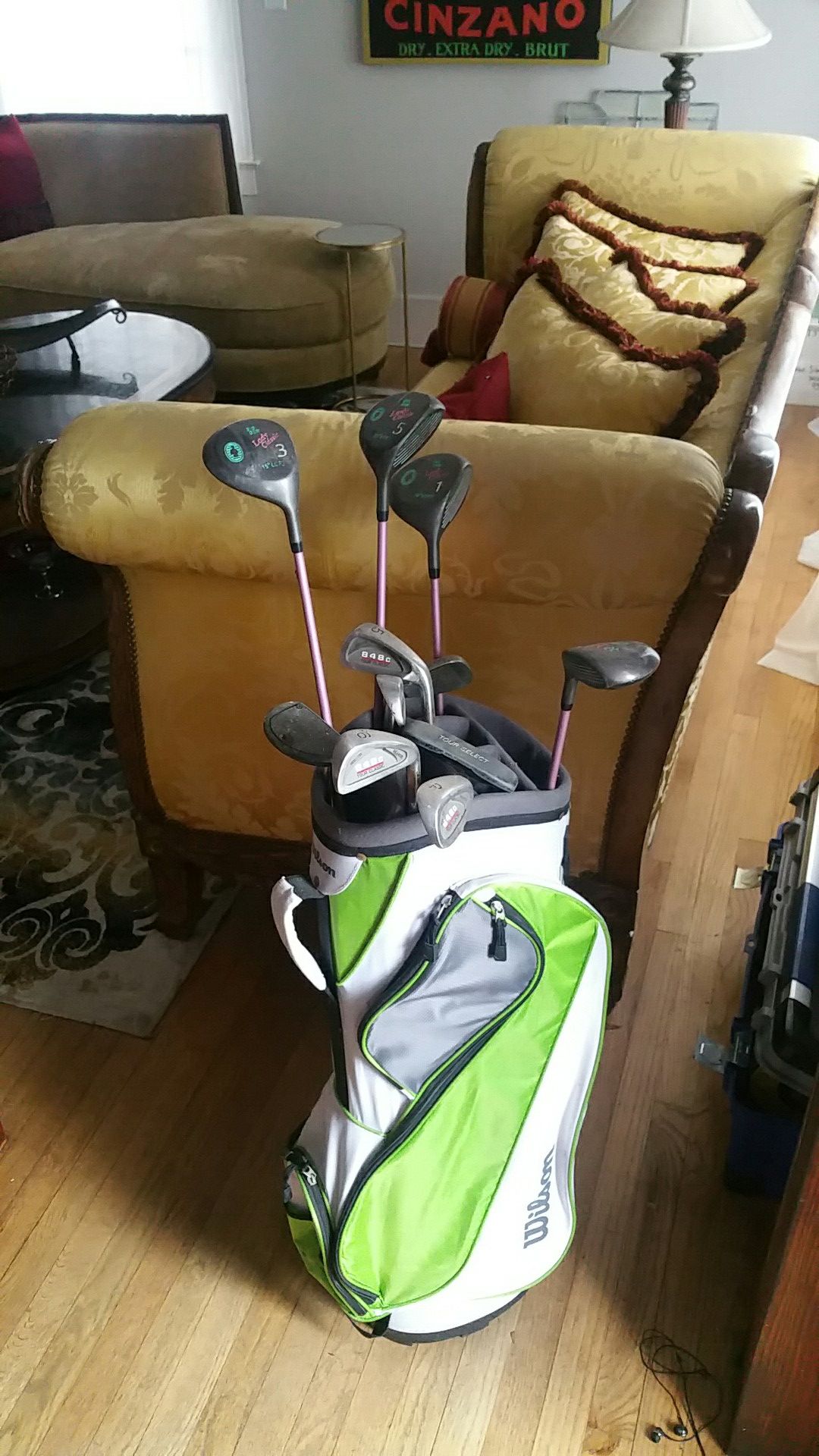 Tall women's golf club set with Wilson bag