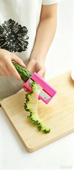 Cucumber Slicer & Peeler, Spiral Cutter for Facial Mask, Like Pencil Sharpener Style