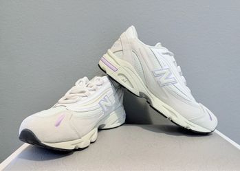 New Balance 1000 Size 6.5Y/ Women's Size 8