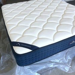Newer King DreamCloud Hybrid Premier 14" Mattress with Boxsprings or Metal Platform Bed Frame
