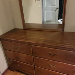 Dresser With Mirror