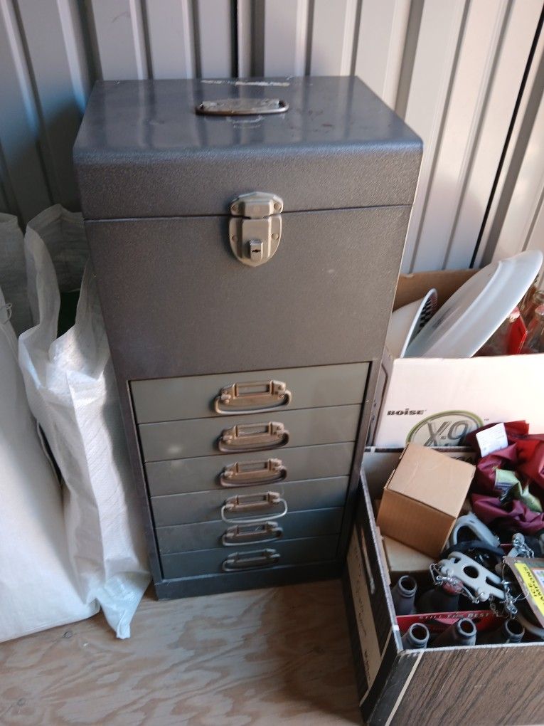 Vintage Metal Filing Cabinet w/6  Drawers 