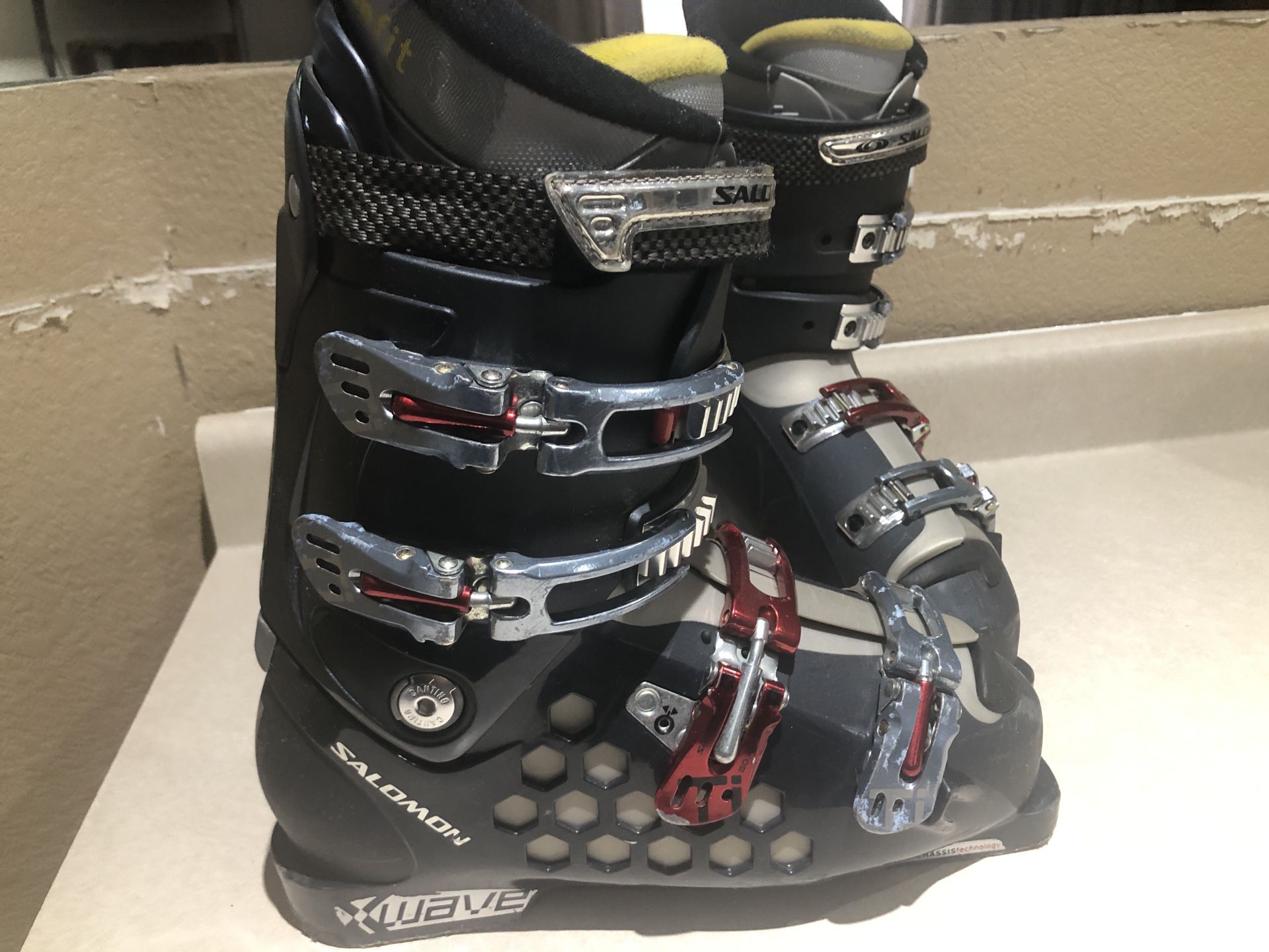 Men’s Salomon X Wave Ski Boots 27.5 or 9 1/2