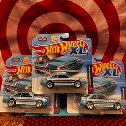 (3) 2026 HOT WHEELS XL 1992 FORD MUSTANG FOXBODY