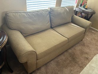 Couch with two chairs