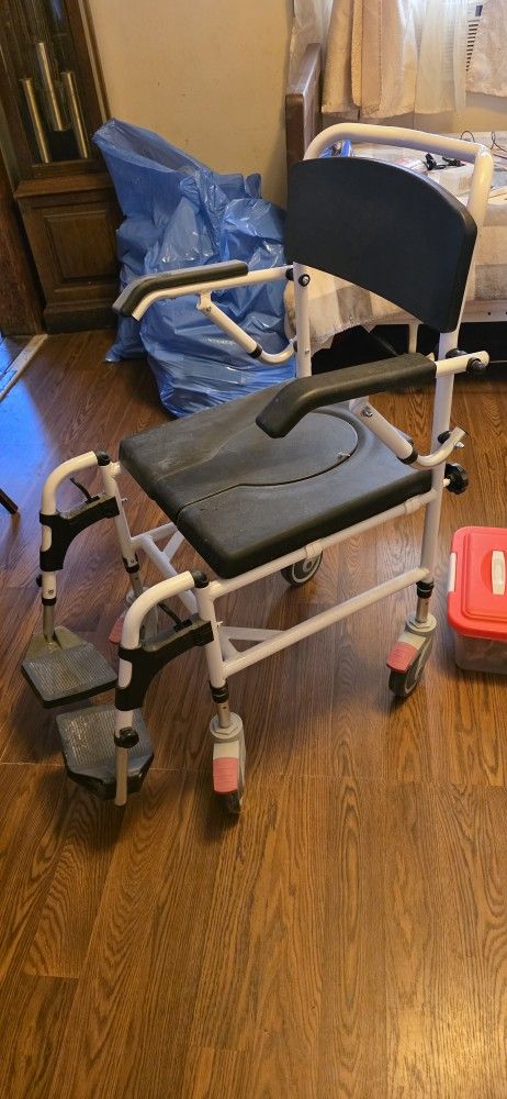 Shower Chair With Comote