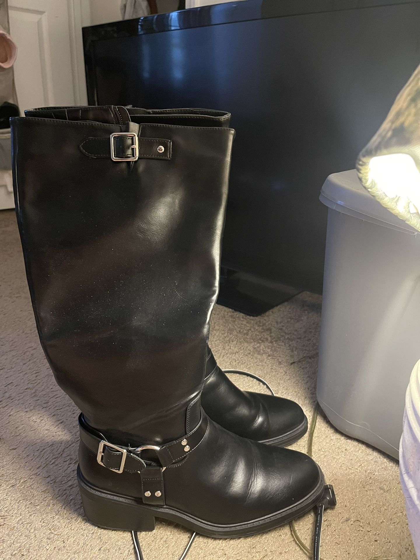 Women’s Knee High Boot Size 11